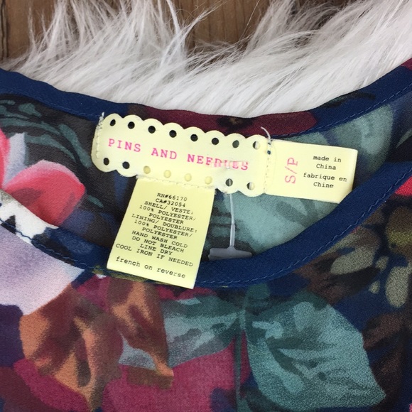 Pins and Needles Navy Floral Top Small - Picture 2 of 4